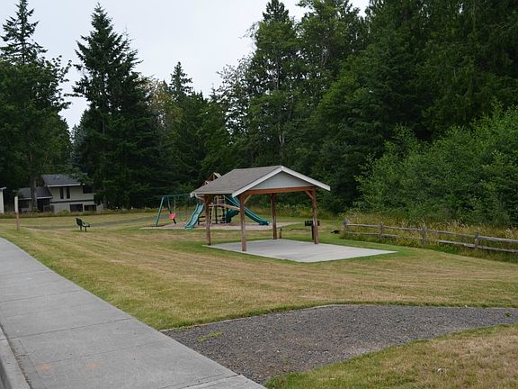 2nd image of 6704 Takota Pl NE