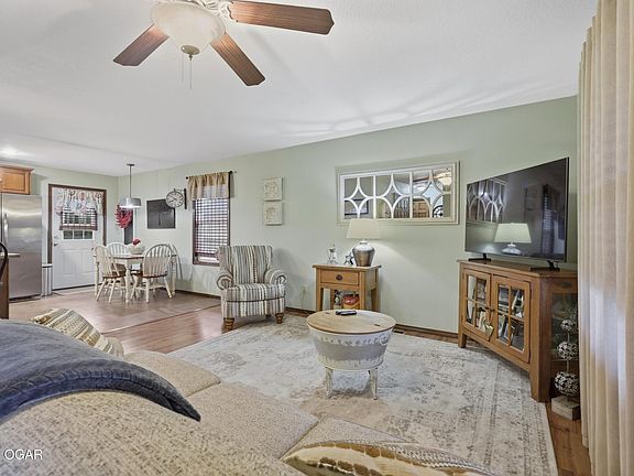 4th image of 2828 S Pearl Ave
