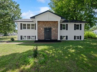 611 S Hazel St, Grove, OK 74344