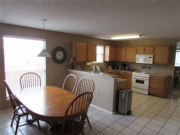 5th image of 8105 Twin Oaks Trl