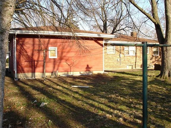 2nd image of 1850 W Ogden Cir