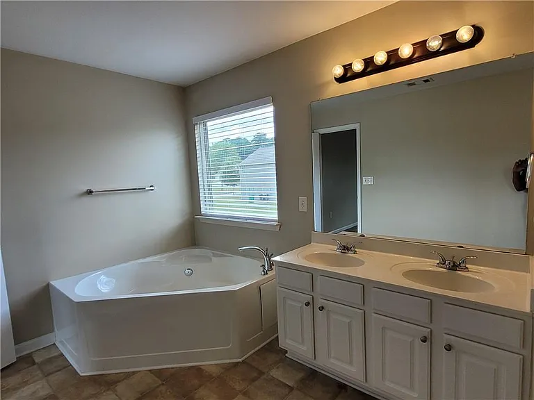 6010 Stonebrook Ln — Photo 35