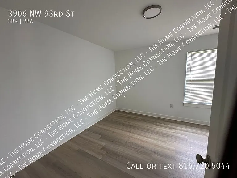 3906 NE 93rd St — Photo 5