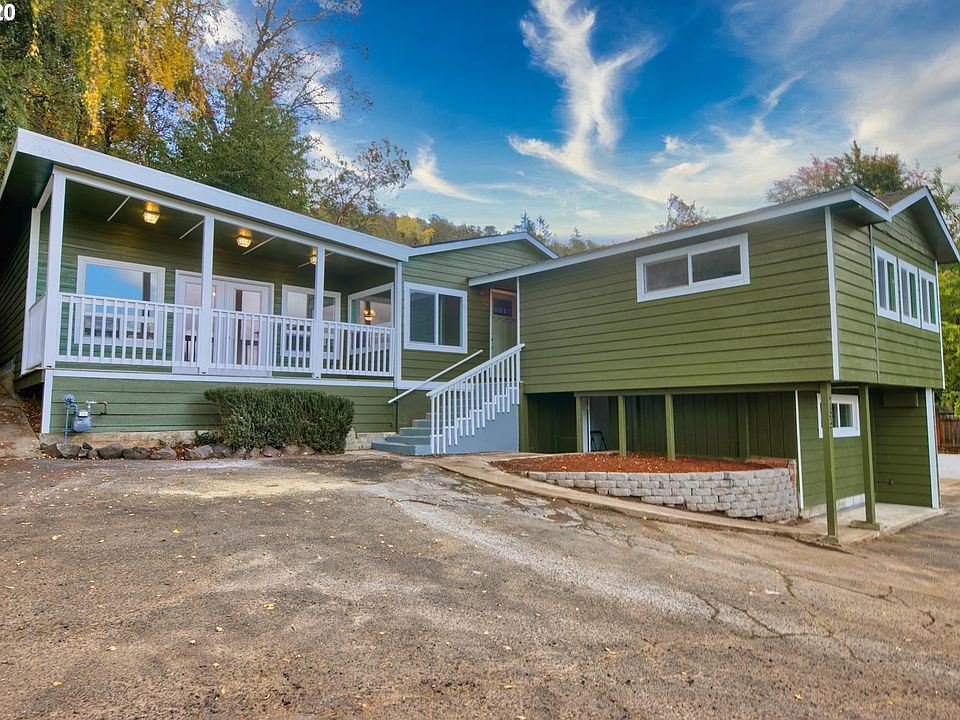 1st image of 735 SE Terrace Dr