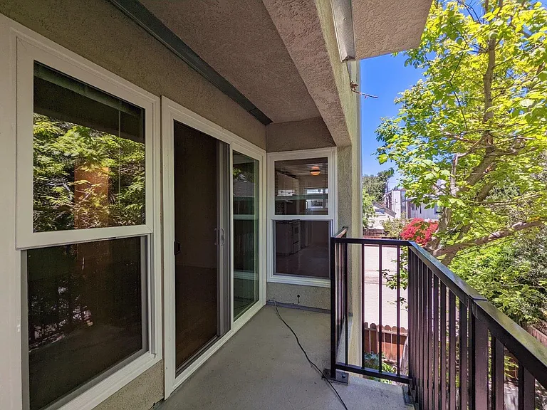 Vanguard Apartments — Photo 18