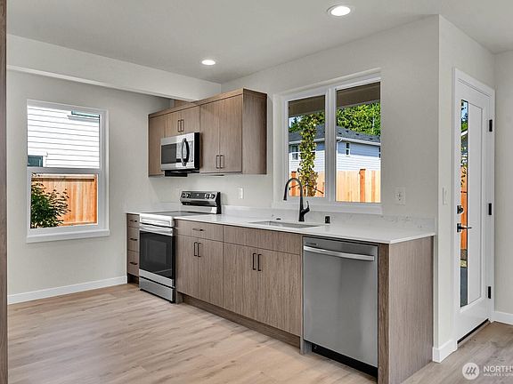4th image of 16614 63rd Avenue W #B