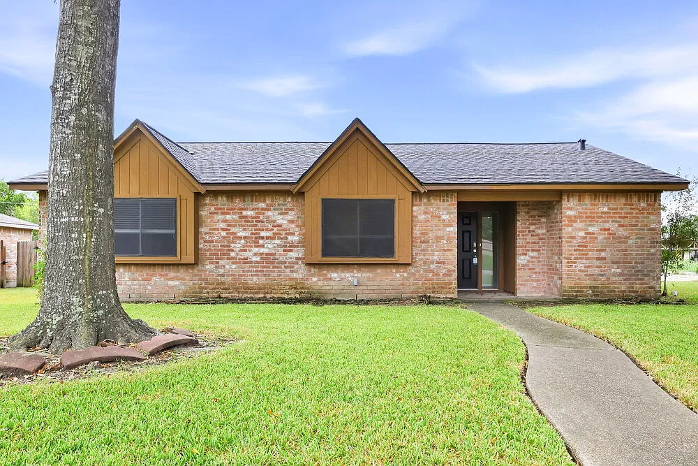 3 bed, 2.0 bath, 1317 sqft, $1,610 — Photo 1
