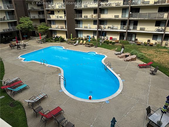 5th image of 2106 Kanawha Blvd E APT 325