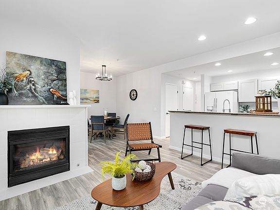 3rd image of 418 17th Street SE #1B