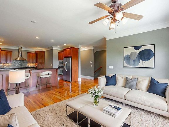 4th image of 216 Shady Ridge Ln