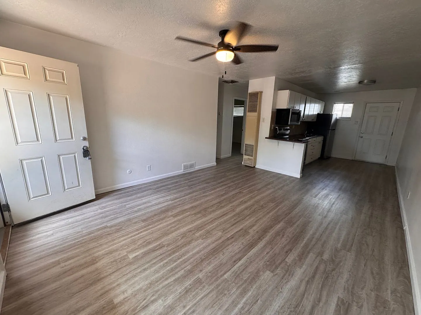 1194-1195-1196-1197: 9400 Candelaria Blvd NE — Photo 3
