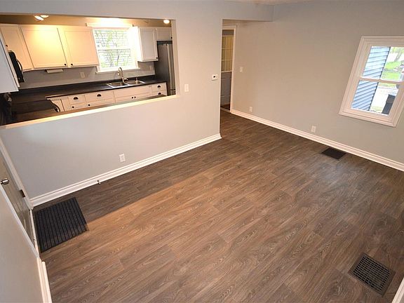 3rd image of 211 Bridge St