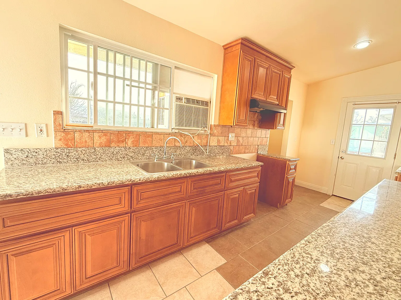 4 bed, 1504 sqft, $3,850 — Photo 2