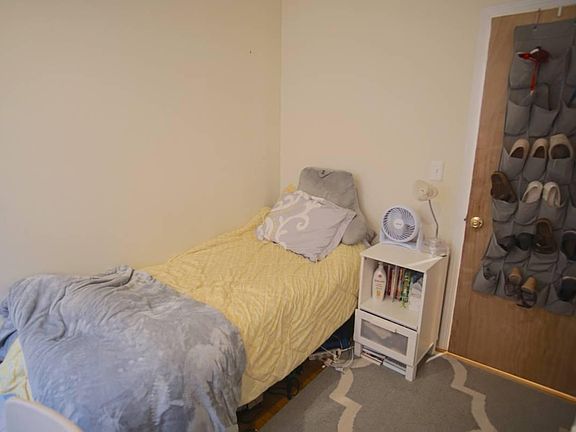 4th image of 2552 W Eastwood Ave #1