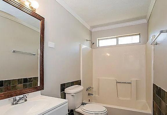 3rd image of 1351 Hunters Creek Ct
