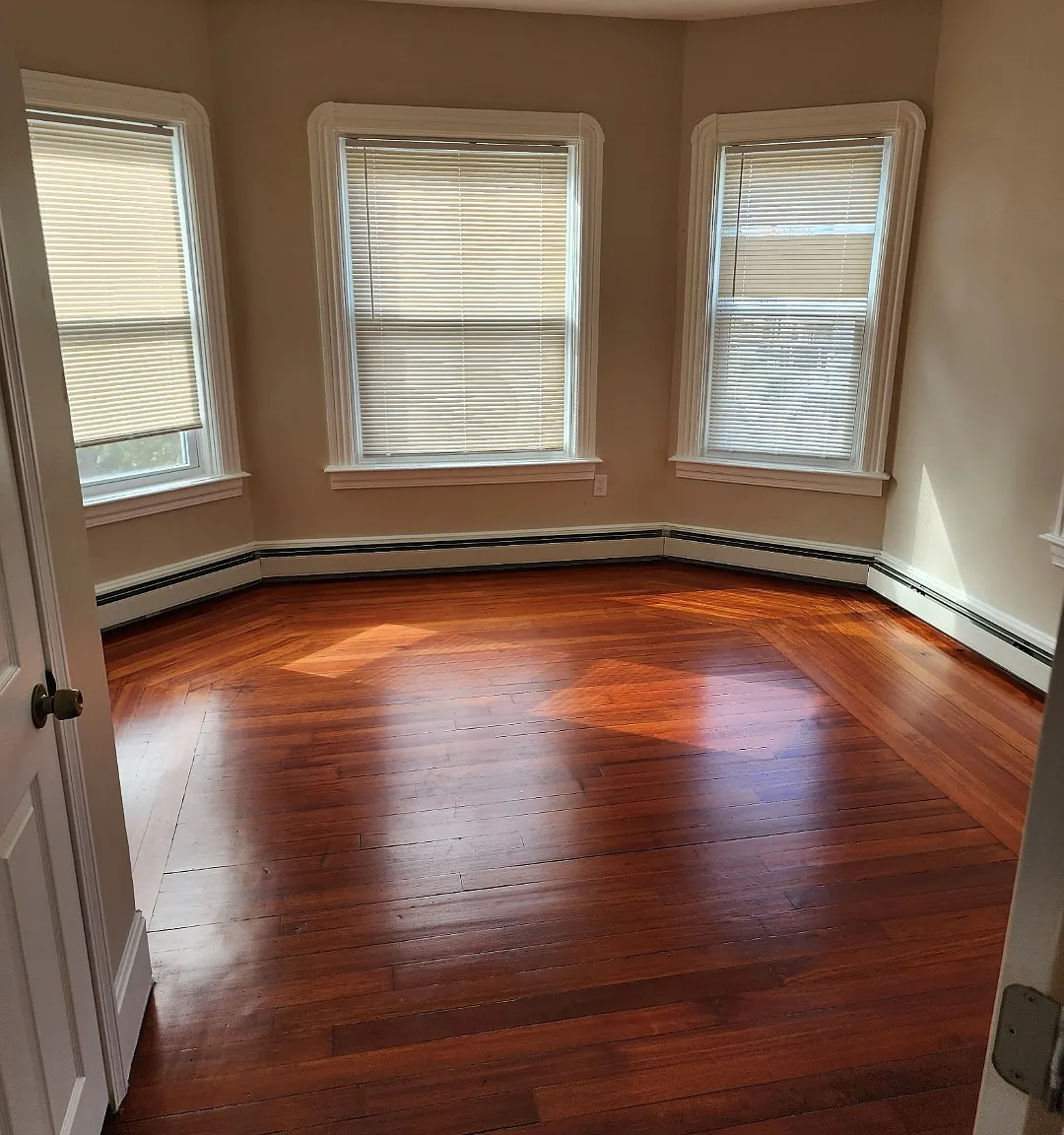 3 bed, 1200 sqft, $1,900 — Photo 1