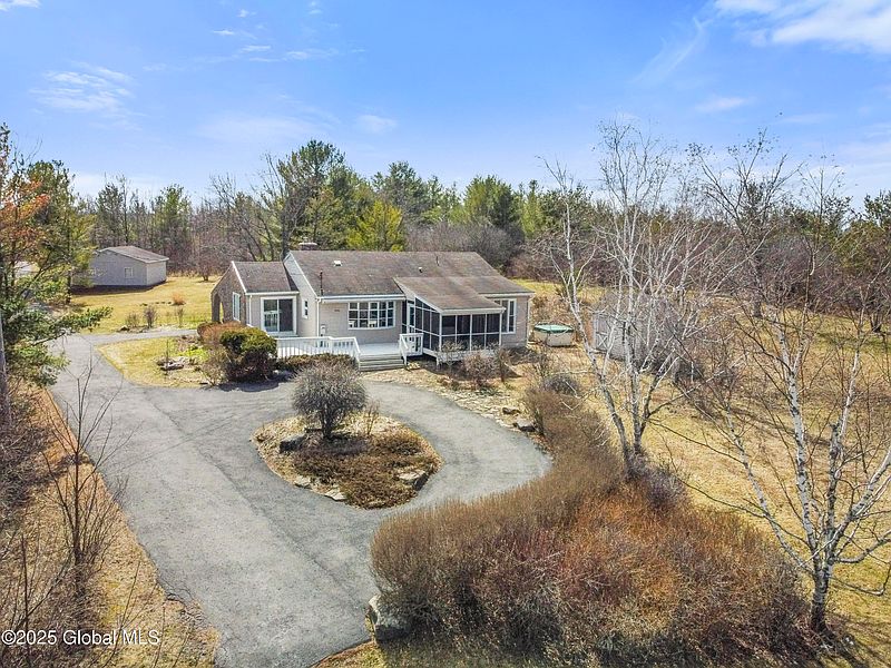 2nd image of 1044 Thacher Pk Road