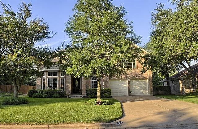 Beautiful 3BR home with nice curb appeal on a peaceful cul-de-sac lot.