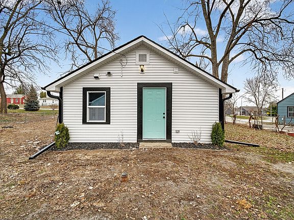 3rd image of 4076 Indianola Ave