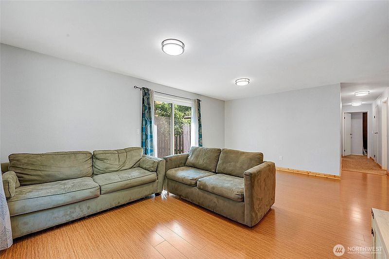 4th image of 40 Candace Road