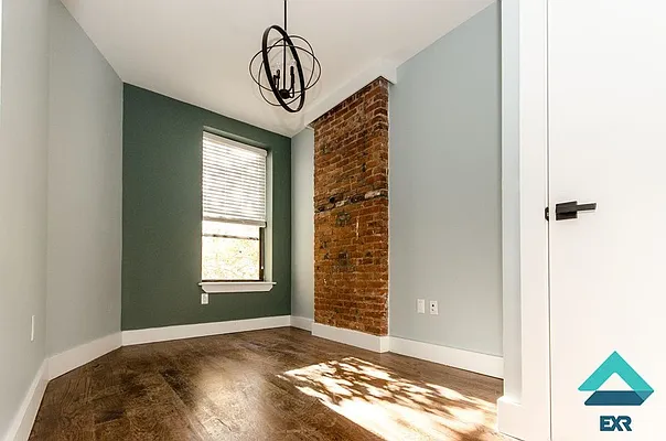 Rented by EXR | media 10