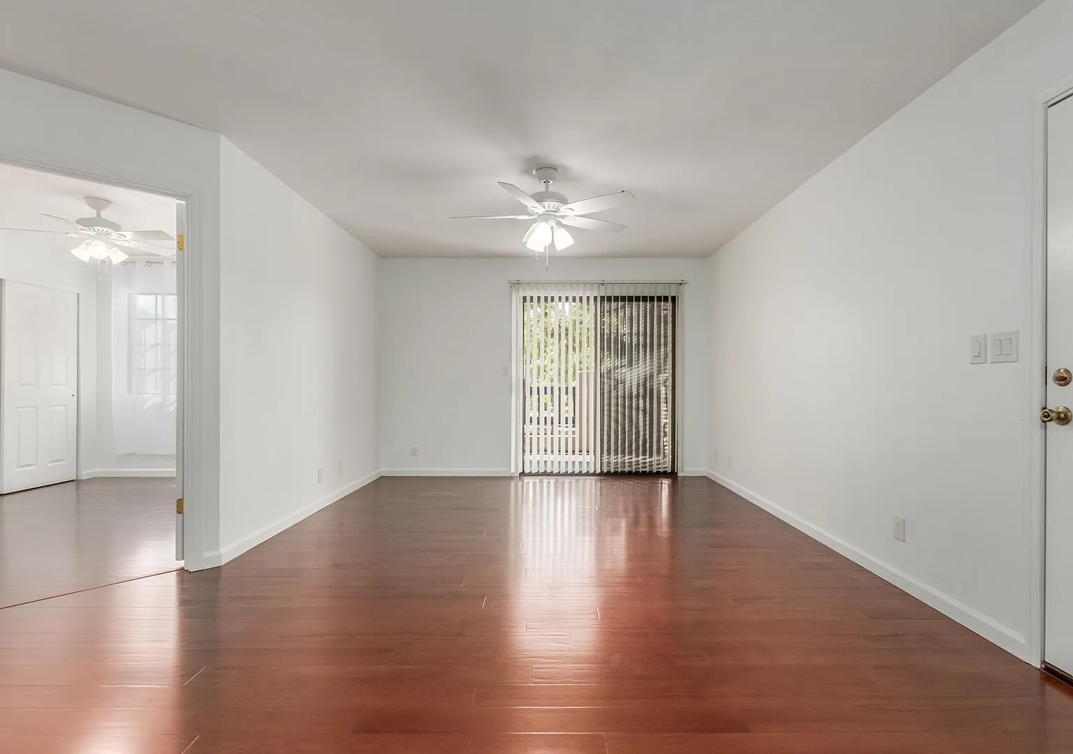Modern 2-Bedroom Chandler Condo — Photo 2