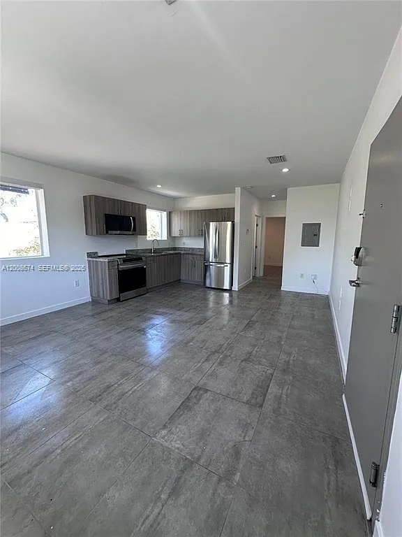 Building Photo - 165 NW 39th St #6