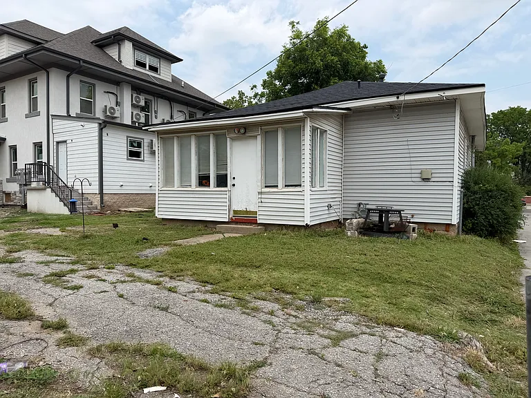 320 W Duffy St — Photo 18