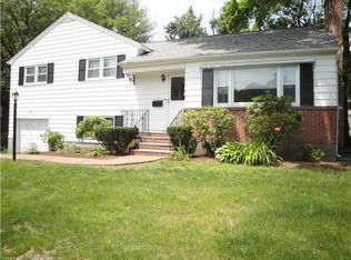 205 Mohegan Dr, West Hartford, CT 06117