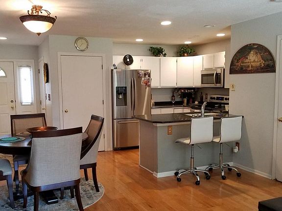 5th image of 240 Marina Ct