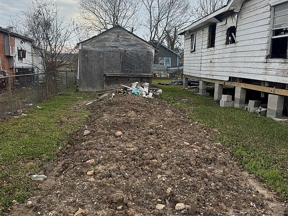 2nd image of 3926 Sayers St