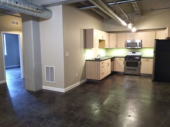 4th image of 301 E 2nd St #402