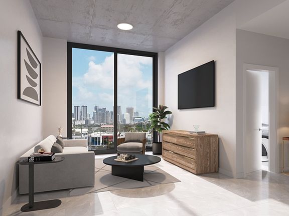 4th image of 127 NW 27th St #526