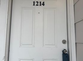 2800 Jeanetta St