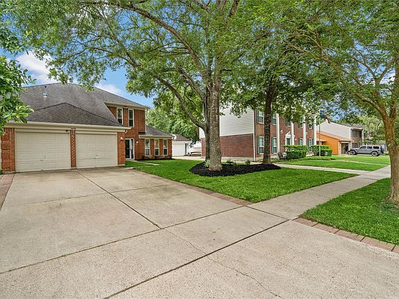 2nd image of 2637 Sawyer Dr
