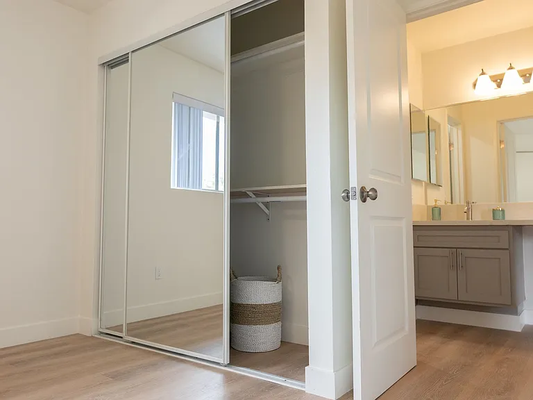 Tustin Palms Apartment Homes — Photo 14