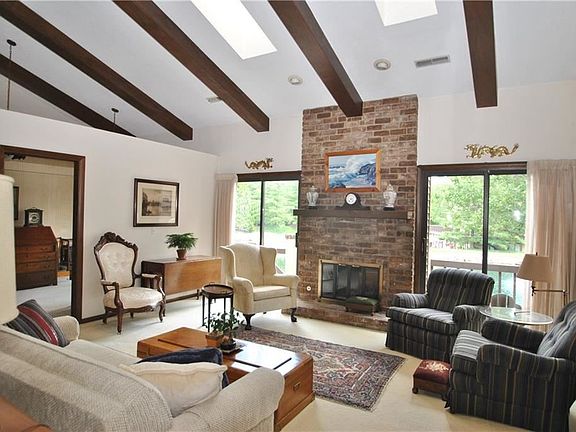 3rd image of 1922 Brookwood Dr