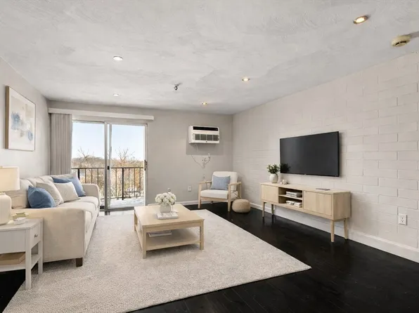 115 W Squantum St APT 811, Quincy, MA 02171