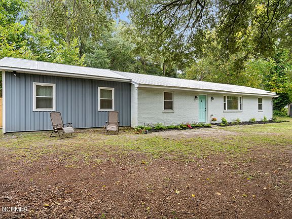 4th image of 931 Topaz Way NE
