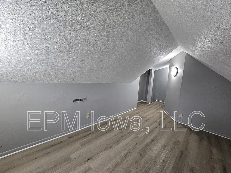 301 Rath St — Photo 12