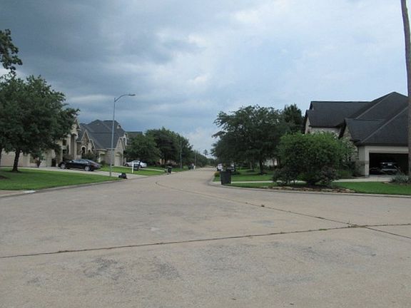 5th image of 15822 Medina Lake Ln