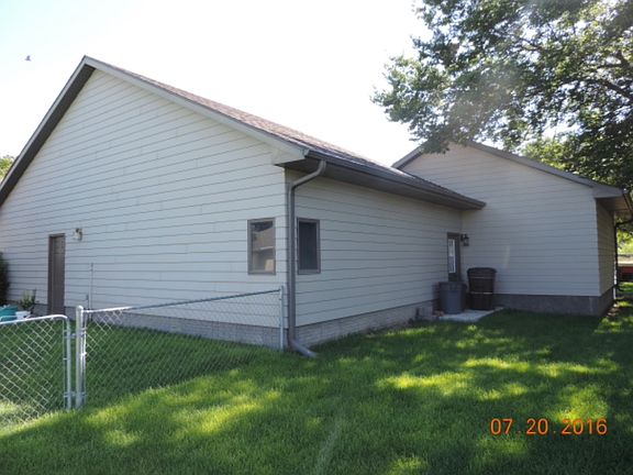 2nd image of 1021 Nelson St