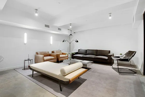 Rented by EXR | media 26