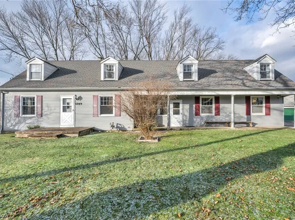 5249 E Lake Rd, Sheffield Lake, OH 44054