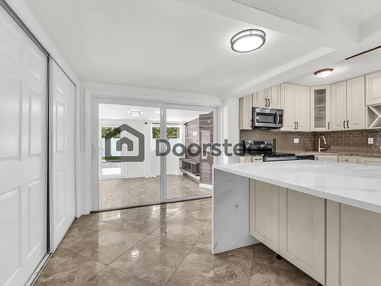 1837 NE 48th Ct — Photo 21