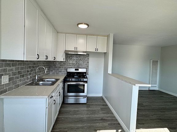 4th image of 203 W Opp St #7