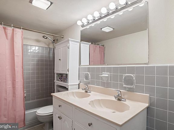 5th image of 4201 Cathedral Ave NW APT 108W