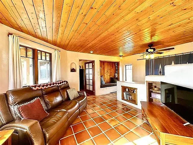 3 bed, 2125 sqft, $3,000 — Photo 2