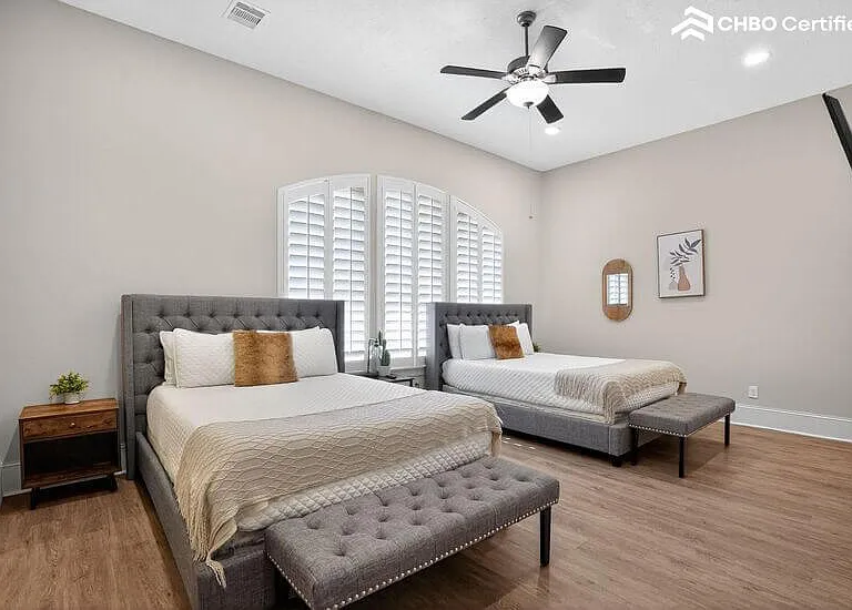 Guest bedroom with 2 Queen Beds
