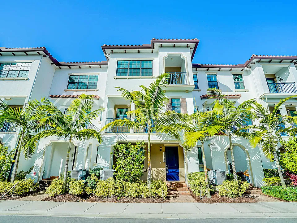 11713 SW 13th Ct